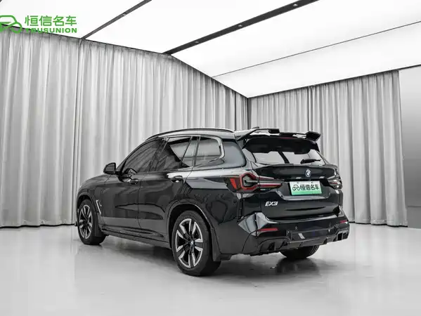 BMW iX3 2024