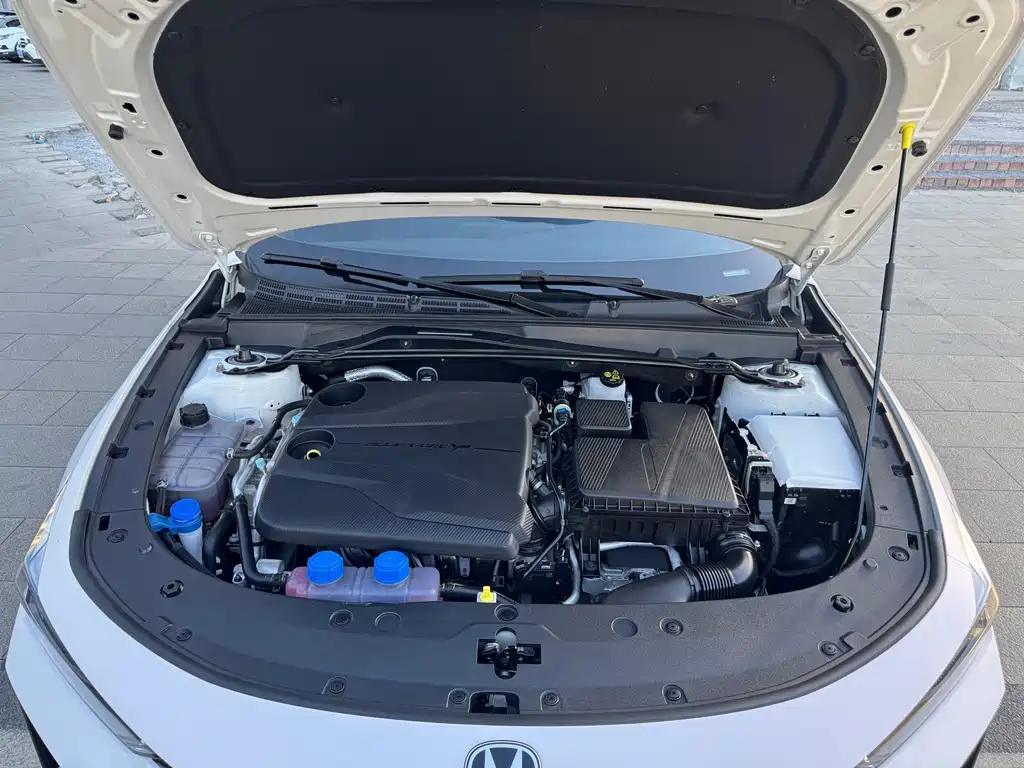 Changan UNI-V Smart Electric Idd 2024 — фото 14