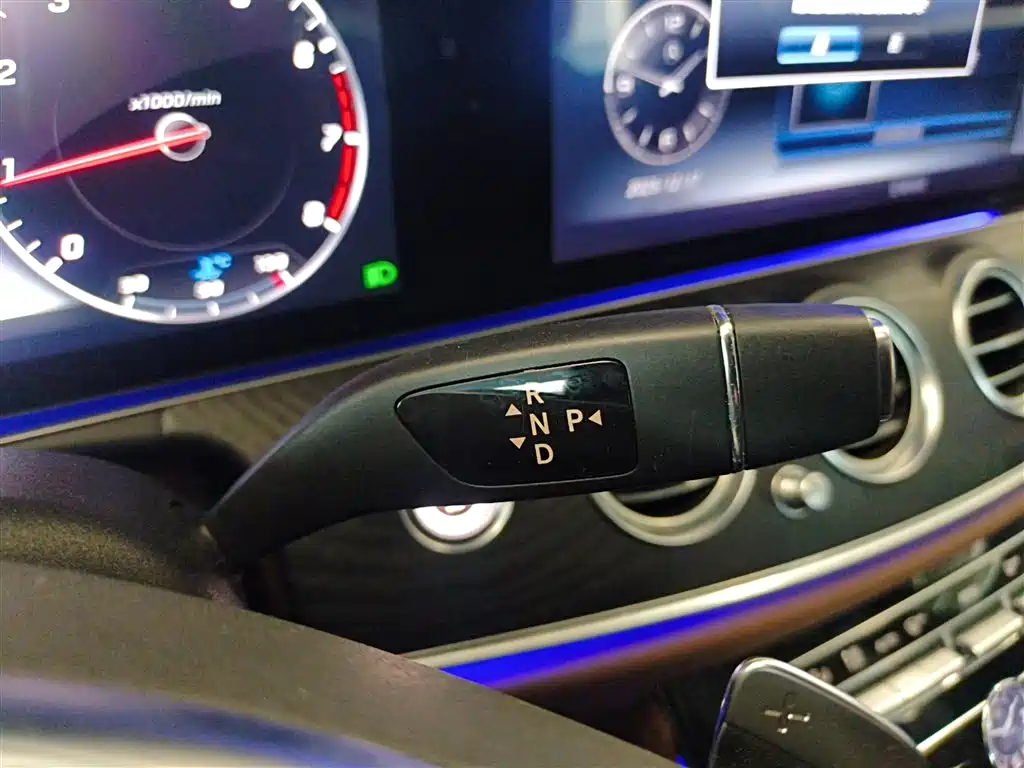 Mercedes-Benz E-Class 2017 — фото 11