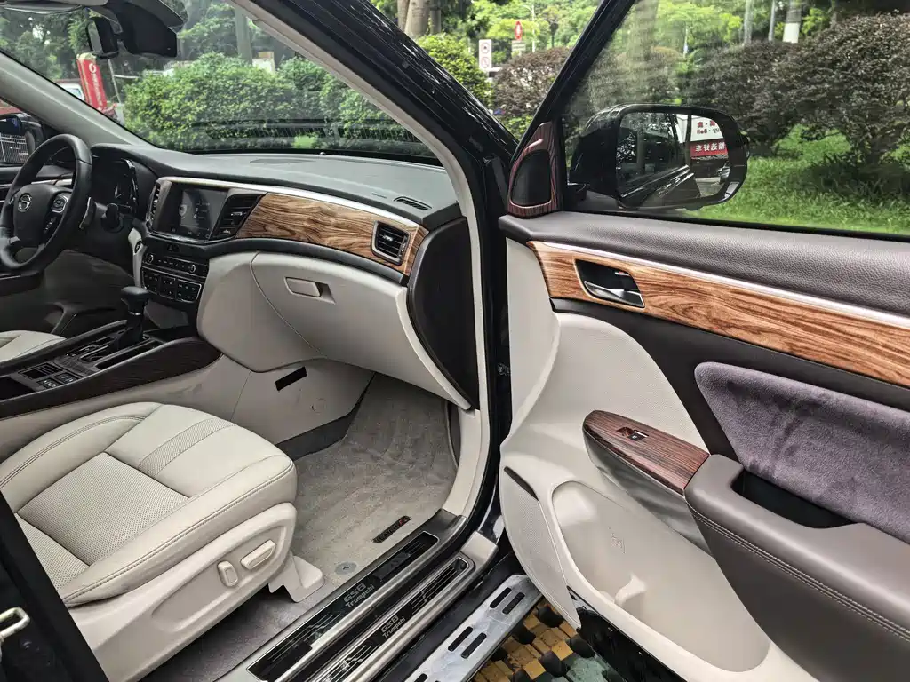 GAC Trumpchi GS8 2019 — фото 12