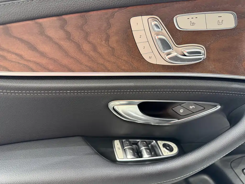 Mercedes-Benz E-Class 2018 — фото 15