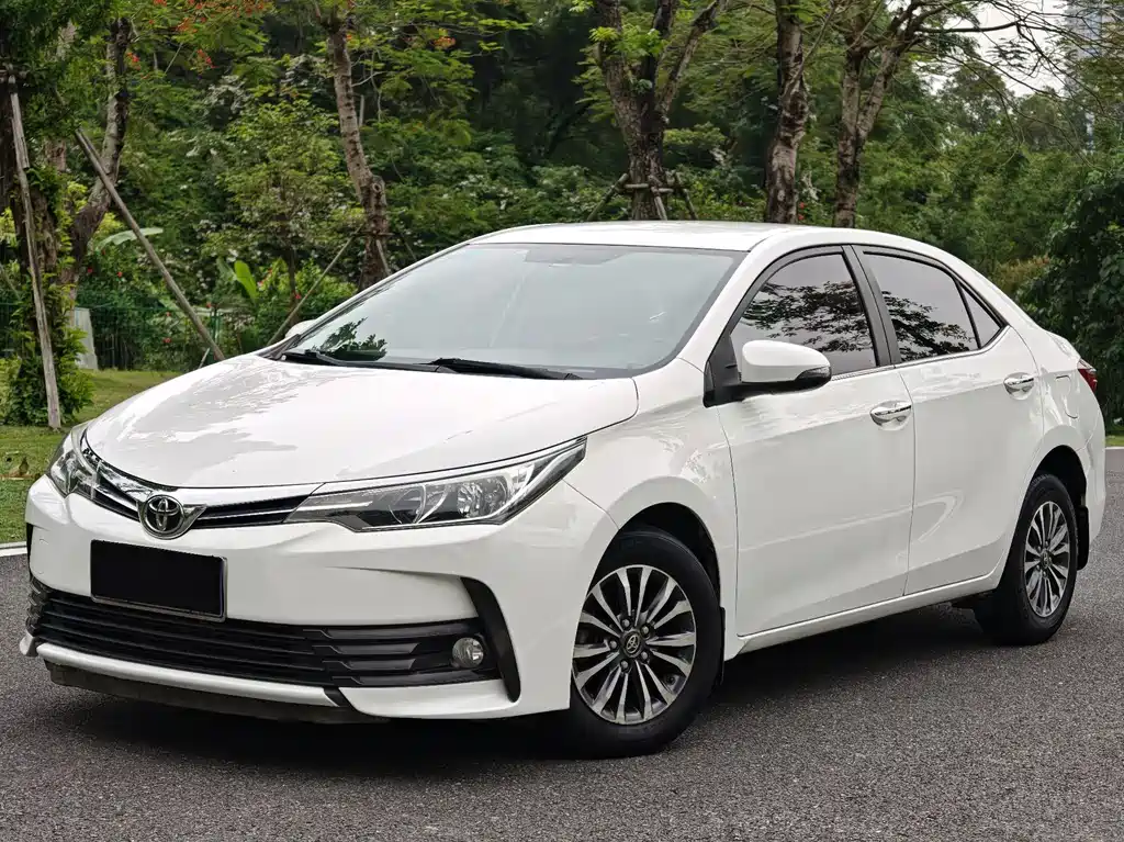 Toyota Corolla 2018 — фото 1
