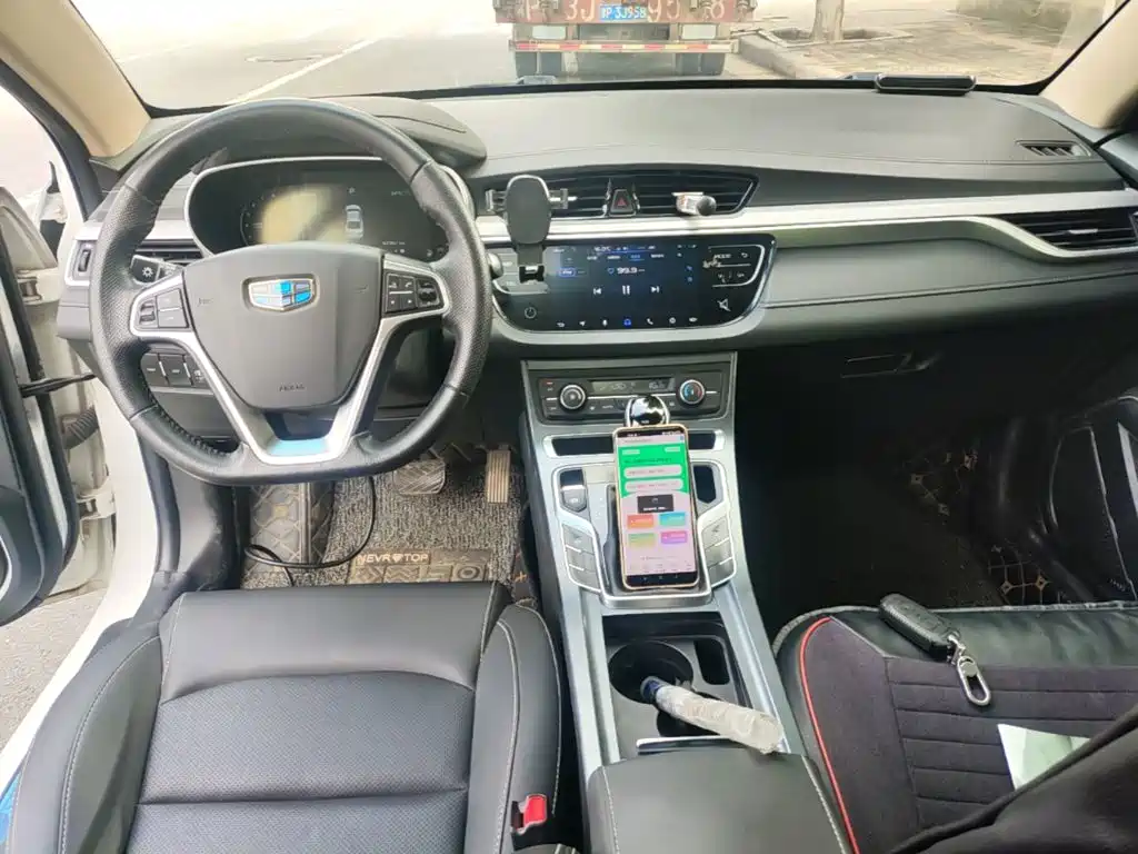 Geely Emgrand 2018 — фото 10
