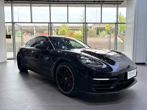 Porsche Panamera 2021