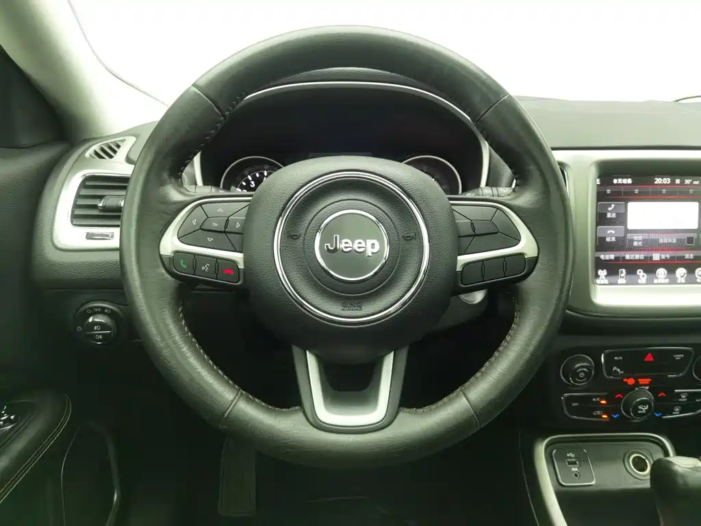 Jeep Compass 2017 — фото 11