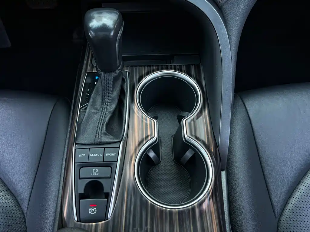 Toyota Camry 2019 — фото 17