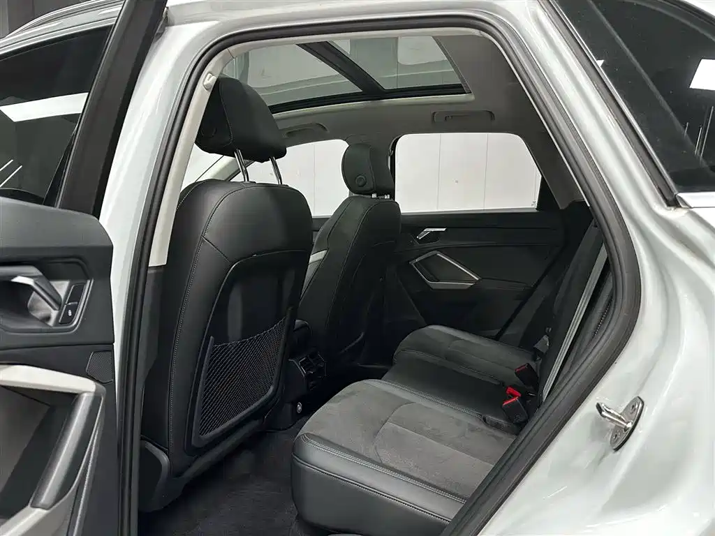 Audi Q3 2023 — фото 16