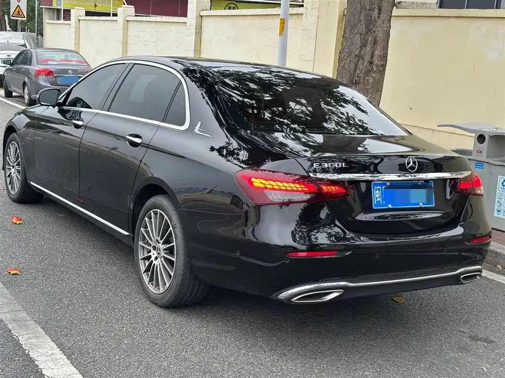 Mercedes-Benz E-Class 2023 — фото 7