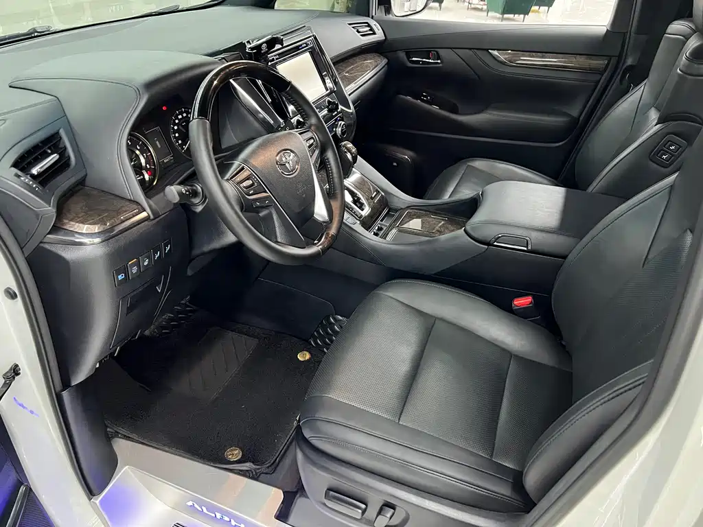 Toyota Alphard 2018 — фото 20