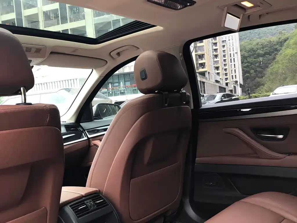 BMW 5 Series 2016 — фото 10