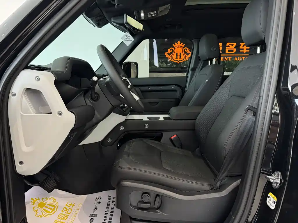 Land Rover Defender 2025