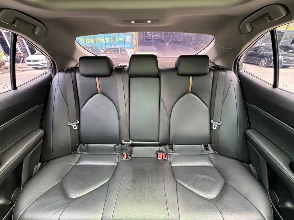 Toyota Camry 2019 — фото 16