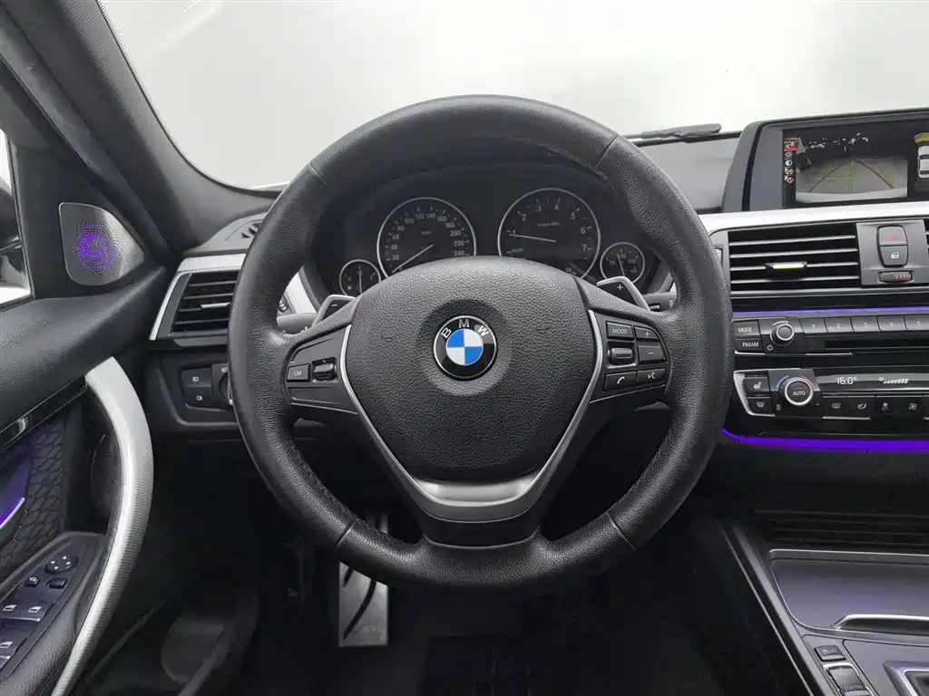 BMW 3 Series 2017 — фото 11