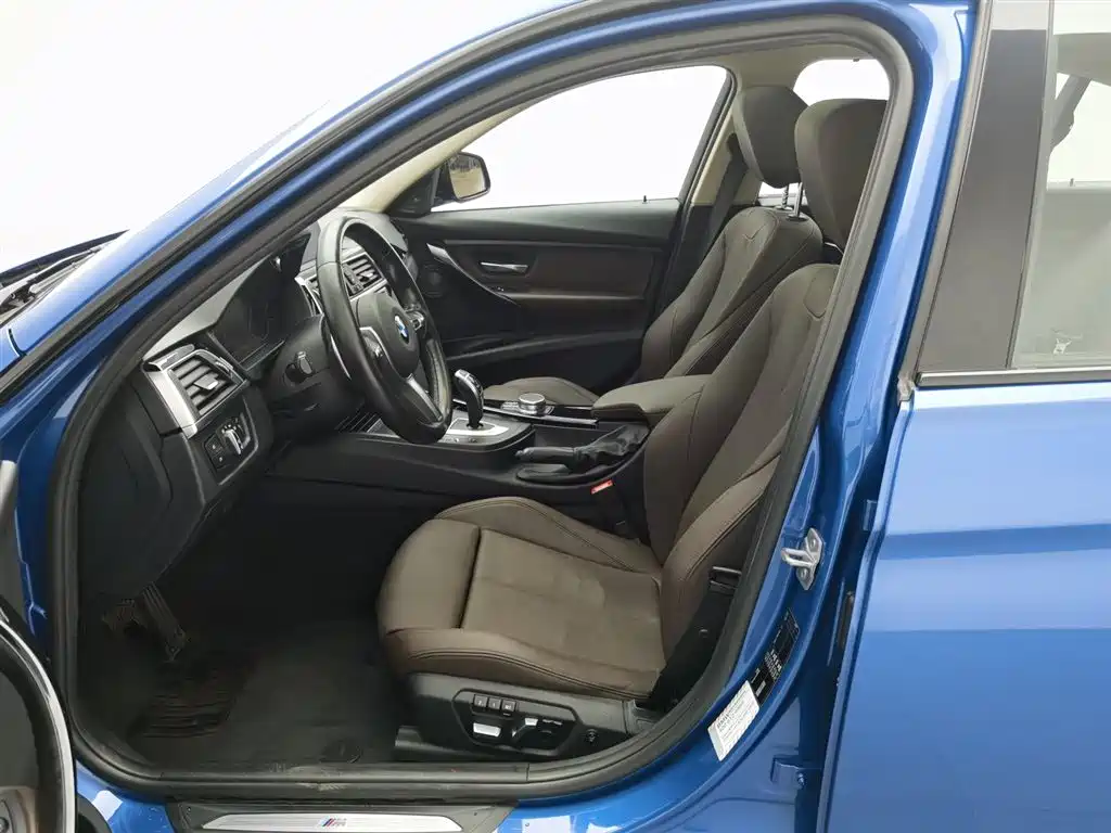 BMW 3 Series 2019 — фото 10