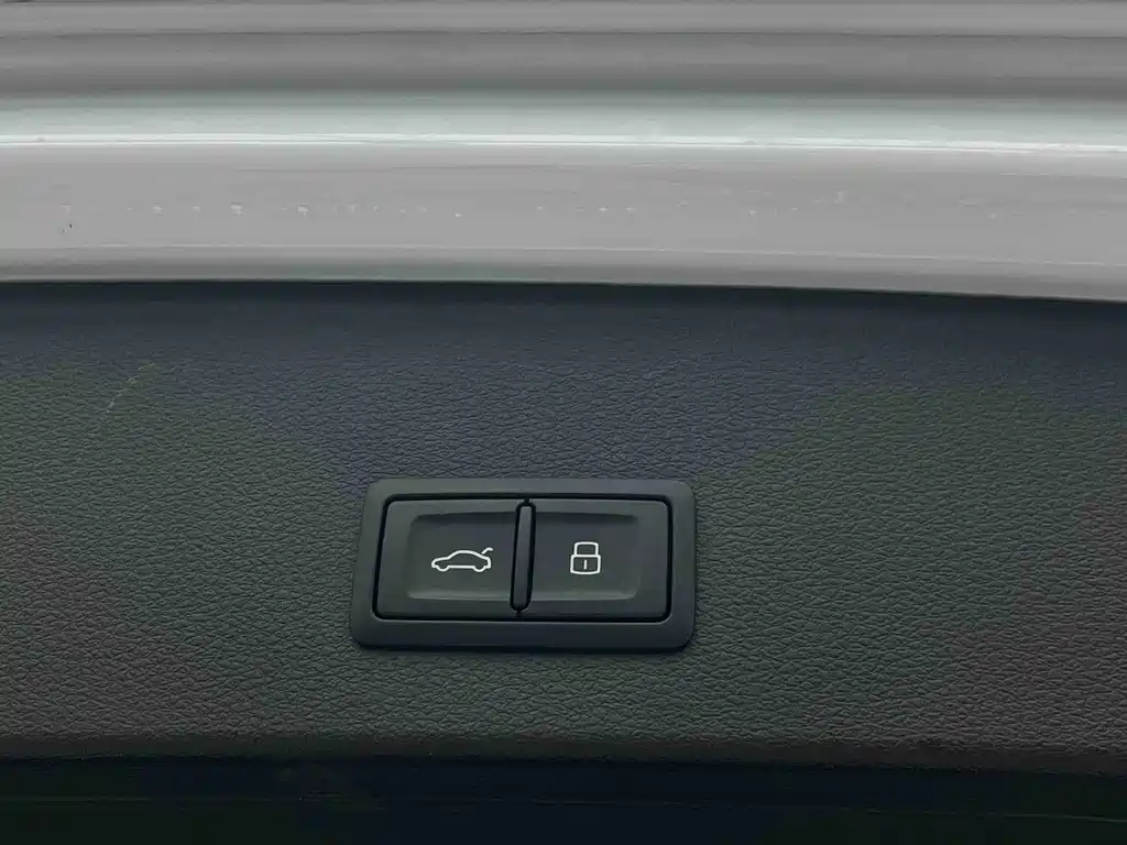 Audi Q2L 2023 — фото 16
