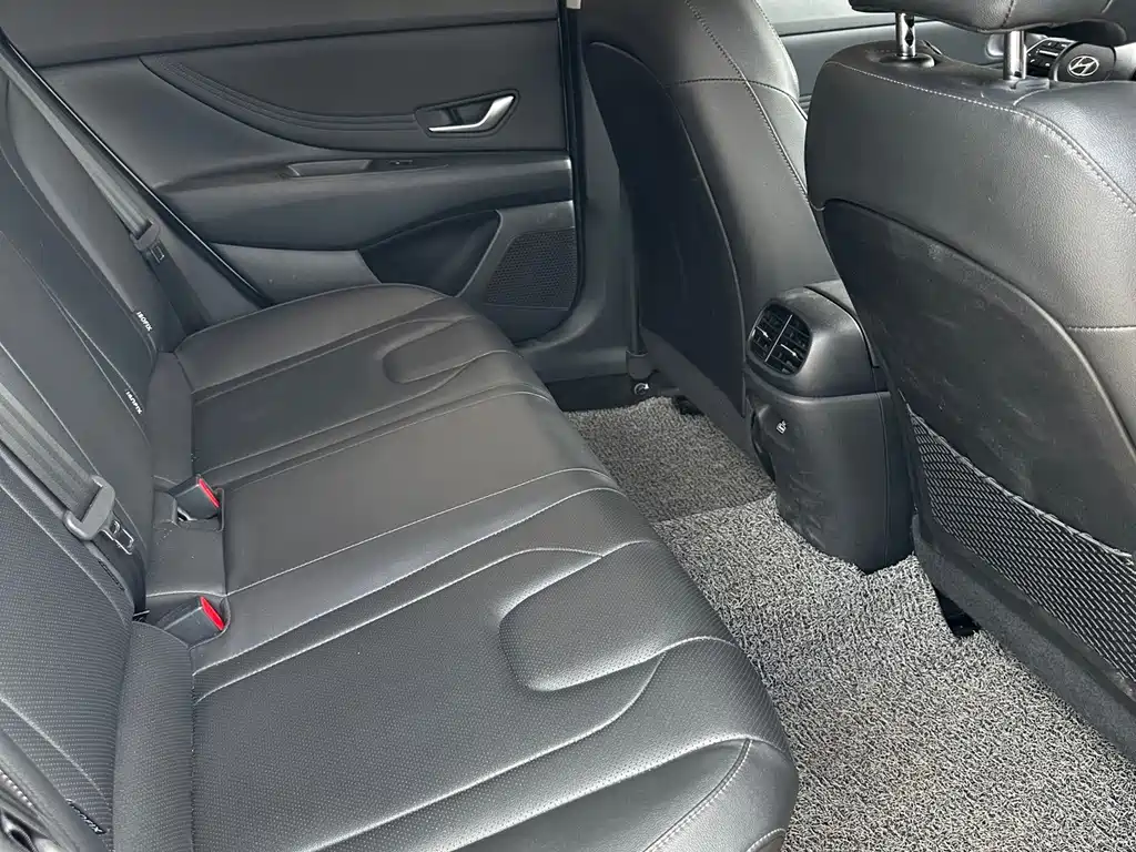 Hyundai Elantra 2022