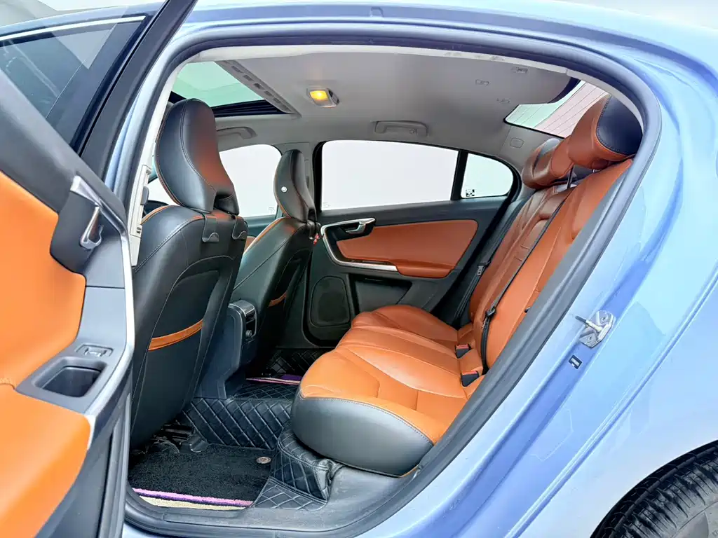 Volvo S60 2018 — фото 15