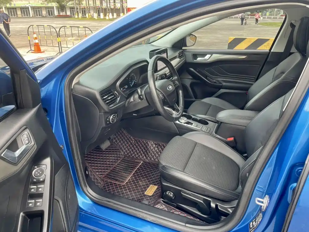 Ford Focus 2020 — фото 15