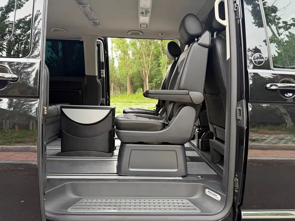 Volkswagen Multivan 2019 — фото 19
