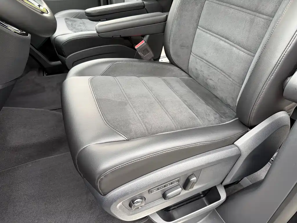 Volkswagen Multivan 2019 — фото 14