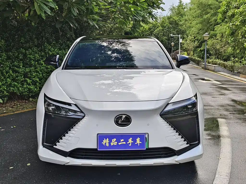 Lexus RZ 2023