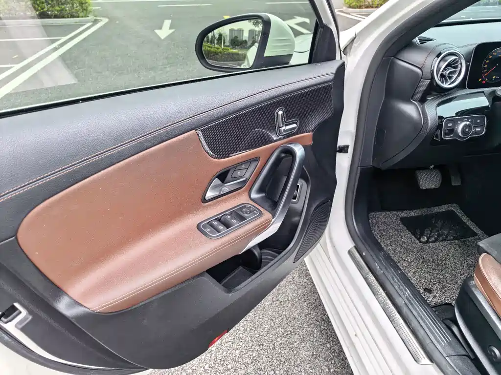 Mercedes-Benz A-Class 2019 — фото 10