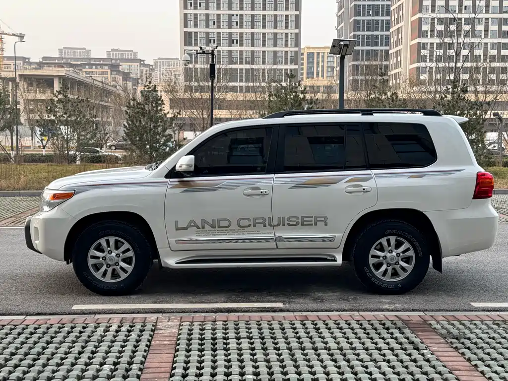 Toyota Land Cruiser 2016 — фото 3