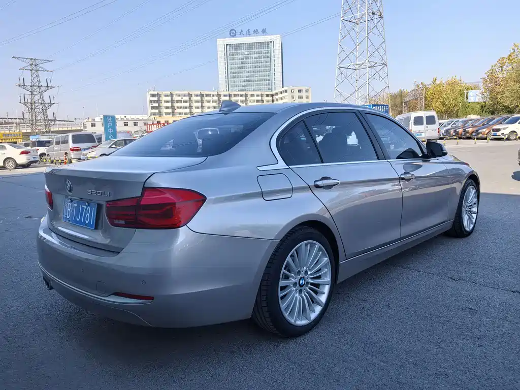 BMW 3 Series 2018 — фото 9