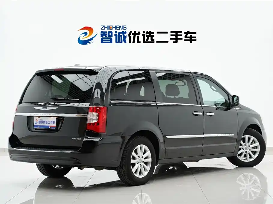 Chrysler Grand Voyager 2017 — фото 4