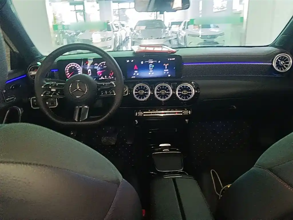 Mercedes-Benz A-Class 2024 — фото 10