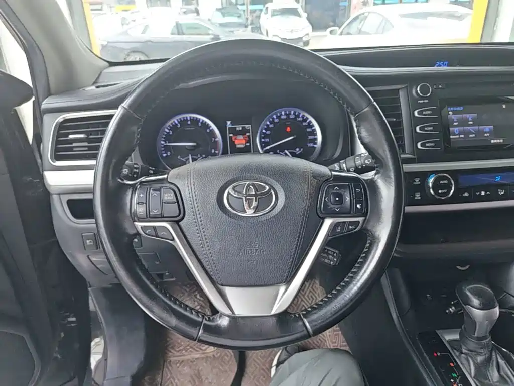 Toyota Highlander 2020 — фото 11