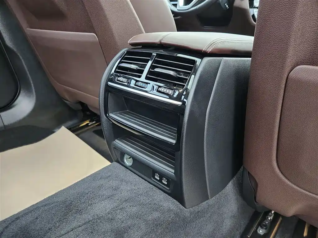 BMW 5 Series 2020 — фото 11