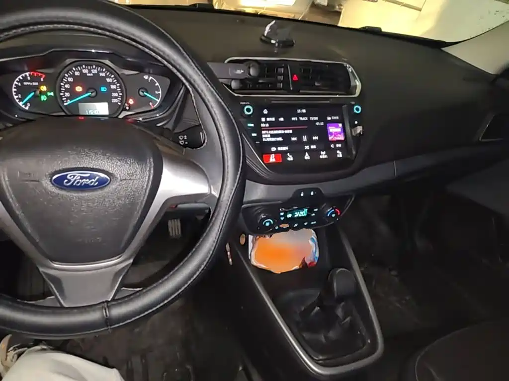Ford Escort 2018 — фото 10