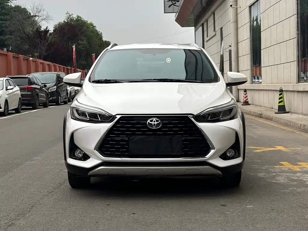 Toyota Yaris L 2022 — фото 2