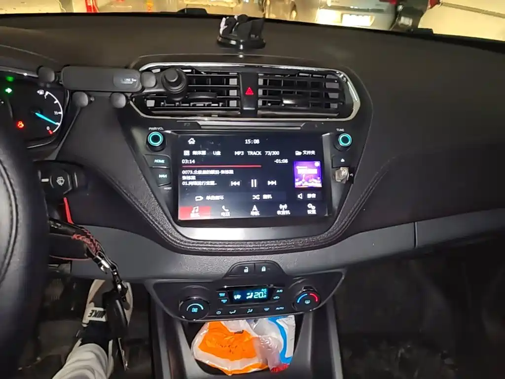 Ford Escort 2018 — фото 13