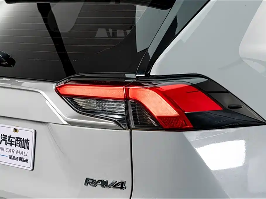 Toyota RAV4 2020 — фото 8