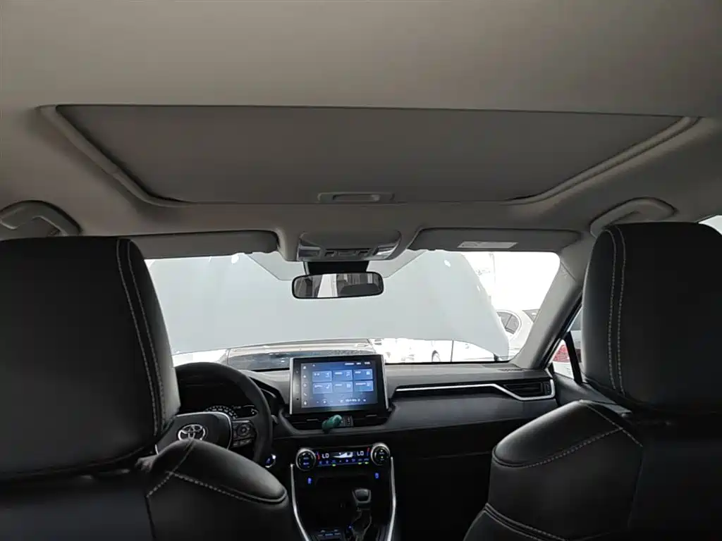 Toyota RAV4 2022 — фото 18