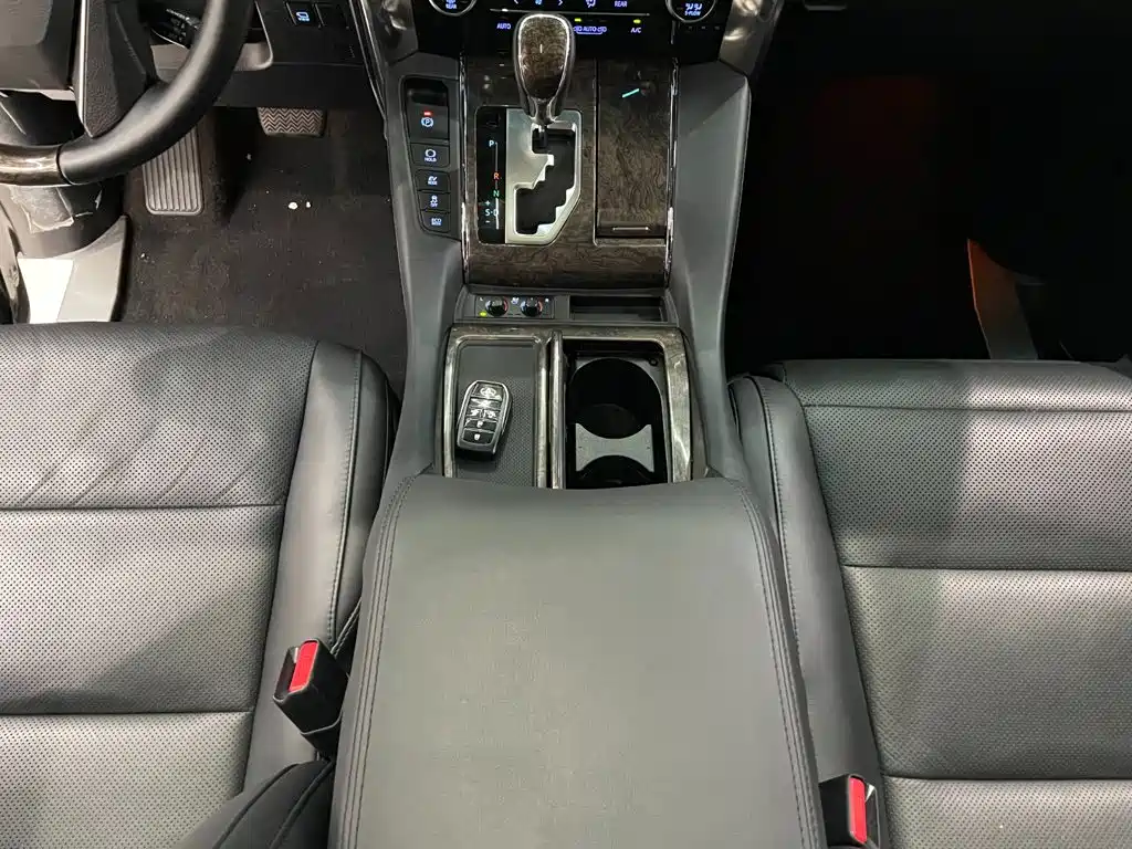 Toyota Alphard 2021 — фото 13