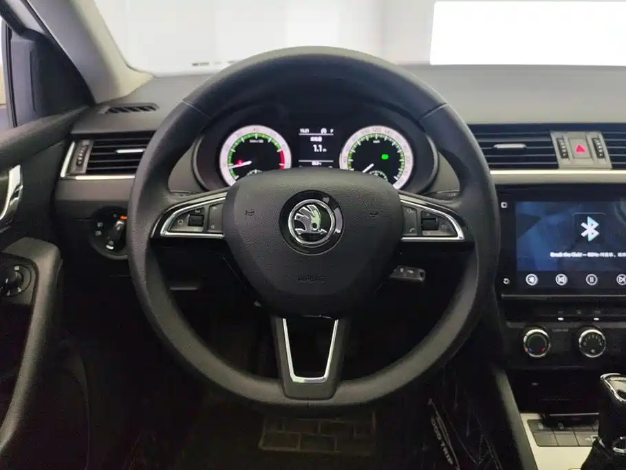 Skoda Octavia 2019 — фото 15