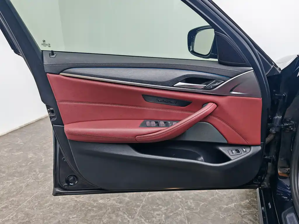 BMW 5 Series New Energy 2021 — фото 19