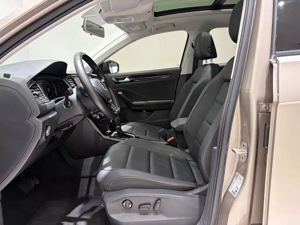 Volkswagen T-Roc 2023 — фото 15
