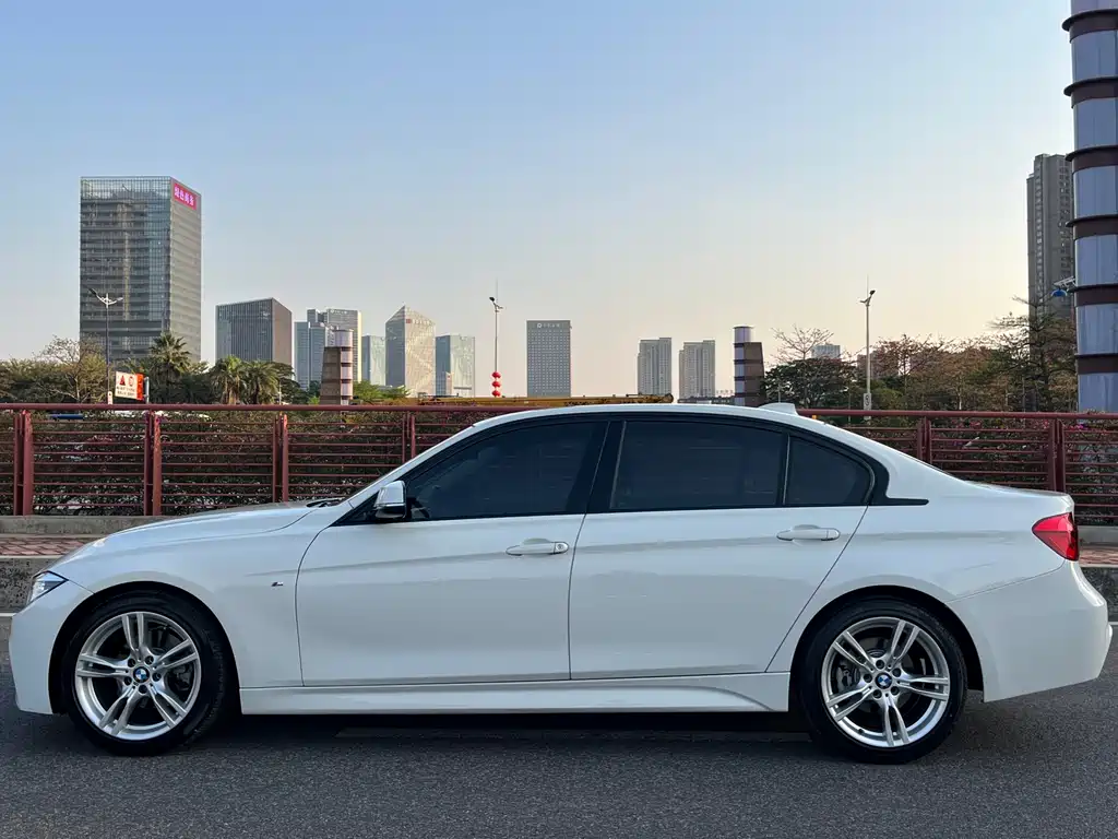 BMW 3 Series 2017 — фото 15