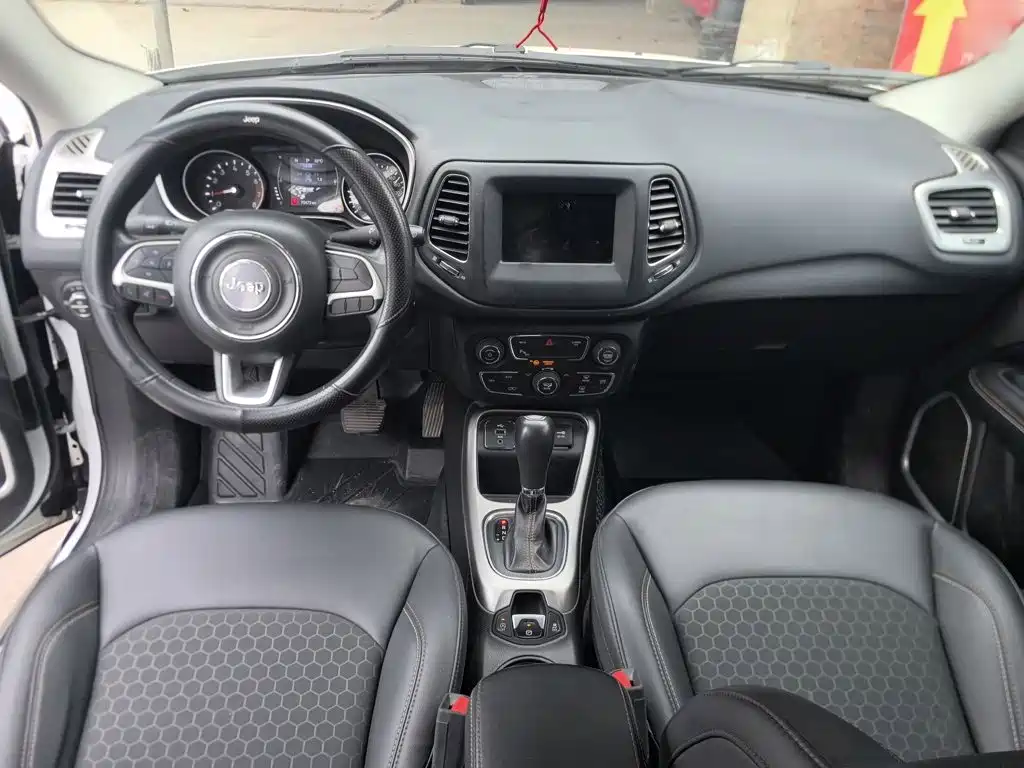 Jeep Compass 2019 — фото 10