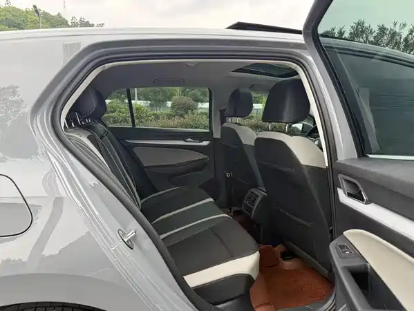 Volkswagen Golf 2021