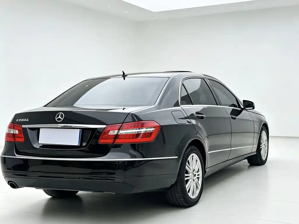 Mercedes-Benz E-Class 2012 — фото 7