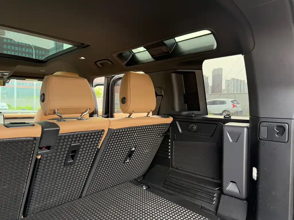 Land Rover Defender 2025 — фото 12