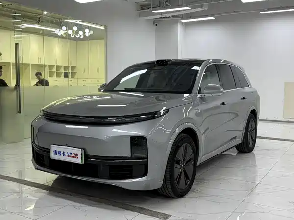 Li Auto L8 2025
