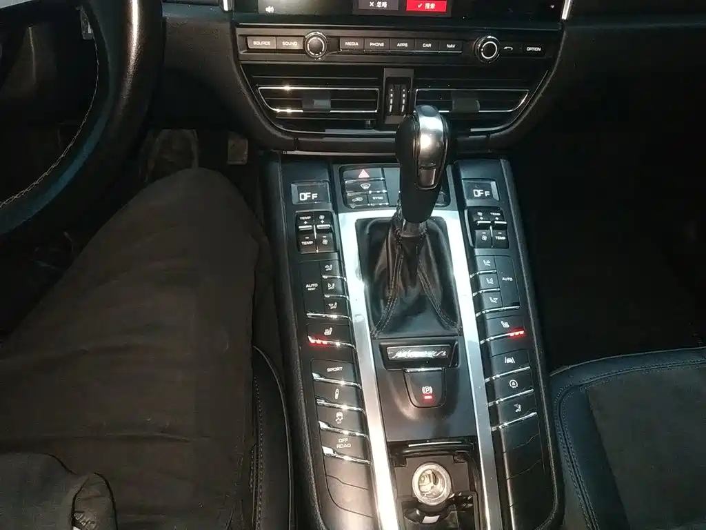 Porsche Macan 2019 — фото 14