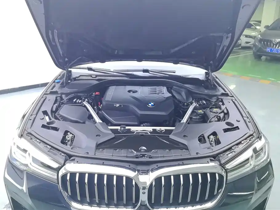 BMW 5 Series 2022 — фото 10