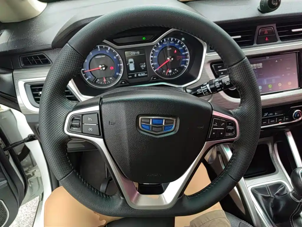 Geely Vision X3 2018 — фото 11
